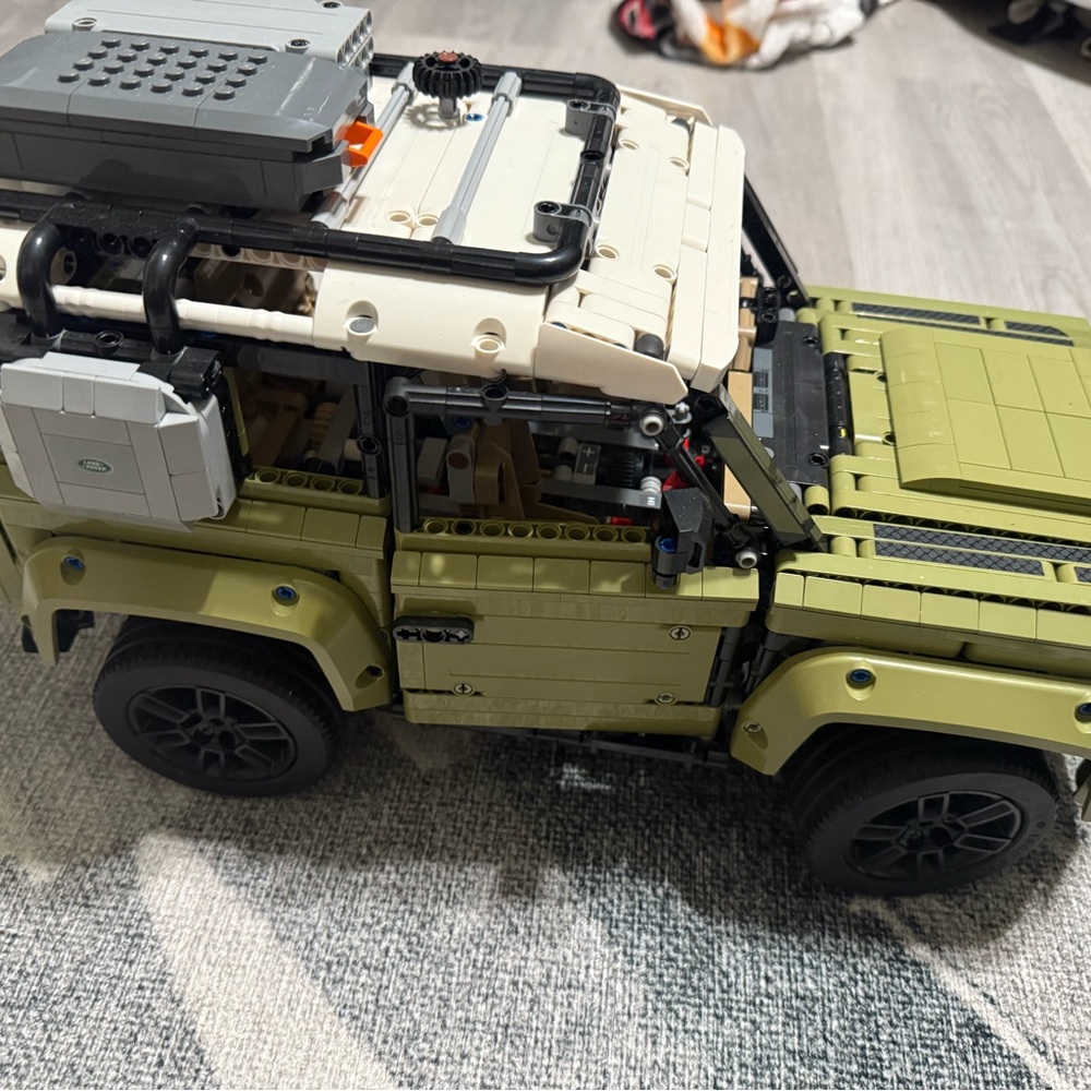 Lego Land Rover - Picture 2 of 9
